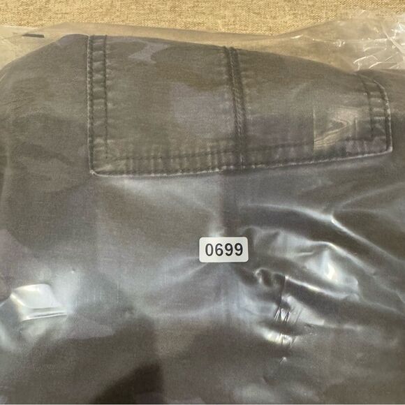 ANTHROPOLOGIE Wanderer Camo Utility Pants in Green Gray Size 31 - Picture 8 of 8